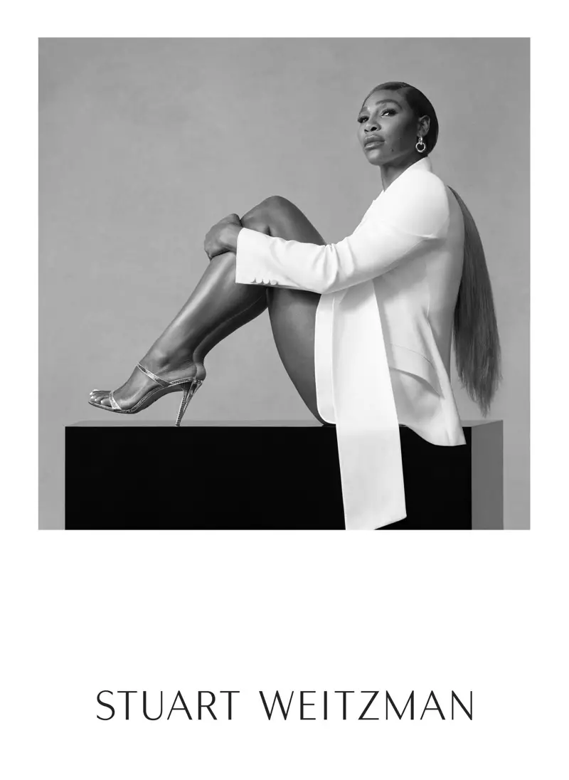 Serena Williams Stären am Stuart Weitzman Fréijoer-Summer 2020 Kampagne.