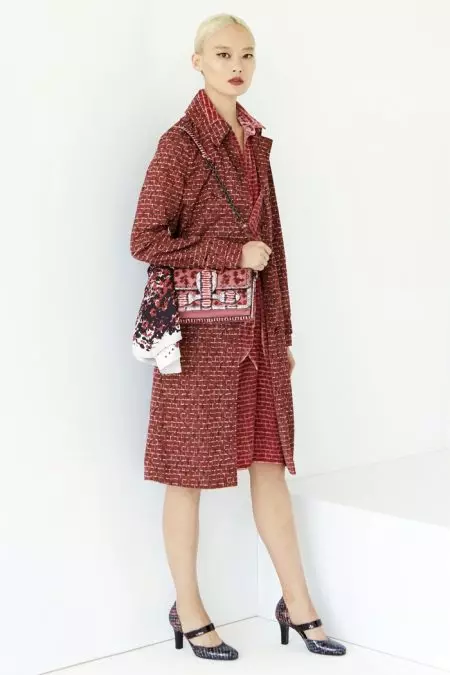 Bottega Veneta Enfokusigas Poluritajn Paŝtelojn por Resort 2017