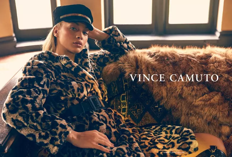 Fyrirsætan Jasmine Sanders stendur fyrir Vince Camuto haust-vetur herferð 2019