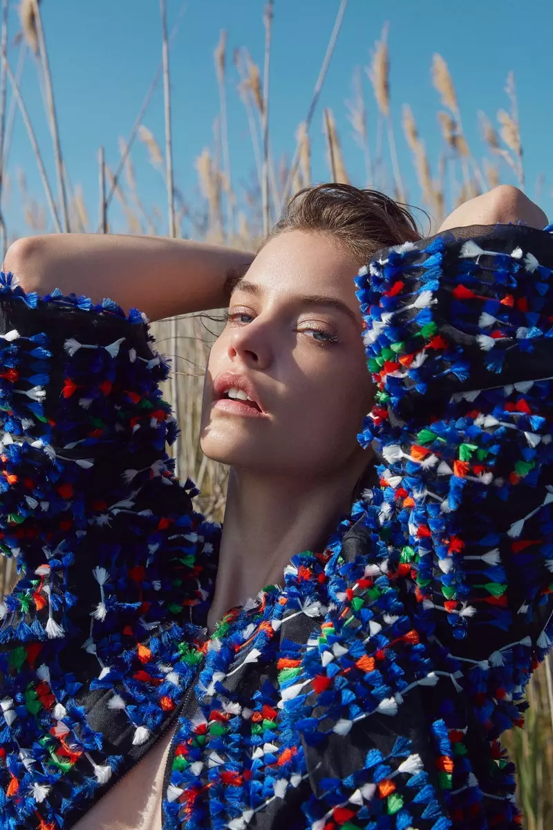 Barbara Palvin Looks Gorgeous in Giorgio Armani para kay Io Donna