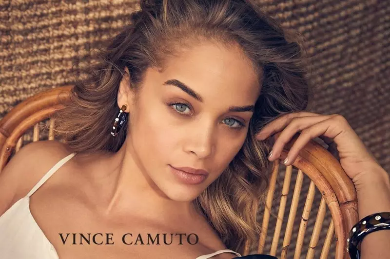 Jasmine Sanders di kampanyaya havîna 2019-an de Vince Camuto nêzîkbûna xwe digire