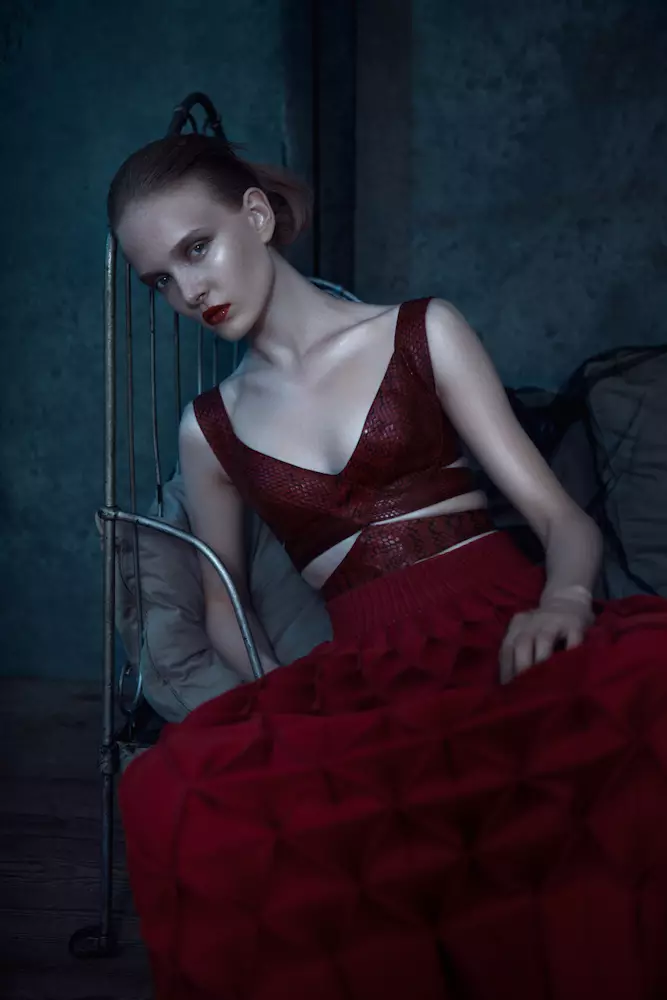 Maja Salamon viste Azzedine Alaia para Viva! Moda de Michelle Du Xuan