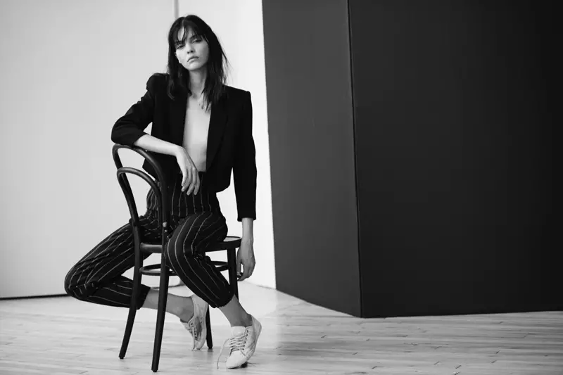 Kate Bogucharskaia Strips Down to Basics for Centrefold de Eric Guillemain