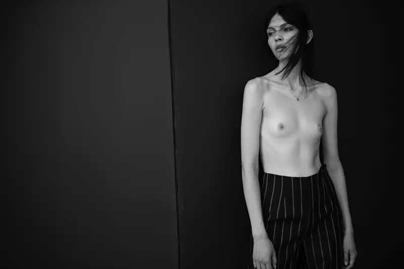 Kate Bogucharskaia Strips Down to Basics for Centrefold de Eric Guillemain