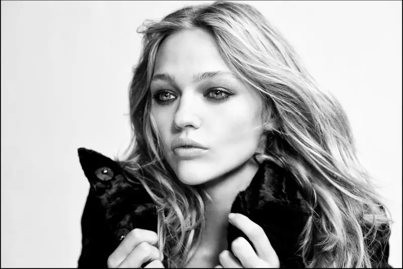 Sasha Pivovarova untuk Reserved - Behind the Scenes oleh Agata Pospieszynska