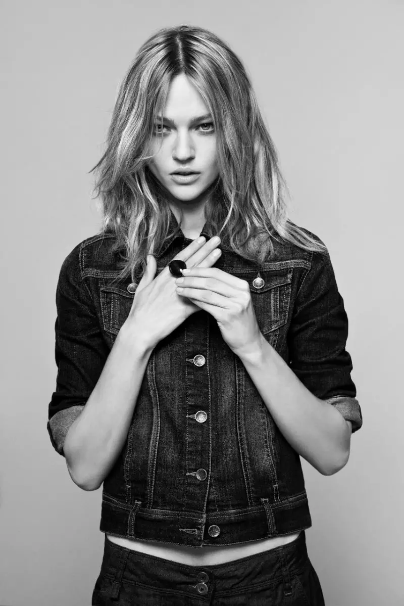 Sasha Pivovarova untuk Reserved - Behind the Scenes oleh Agata Pospieszynska