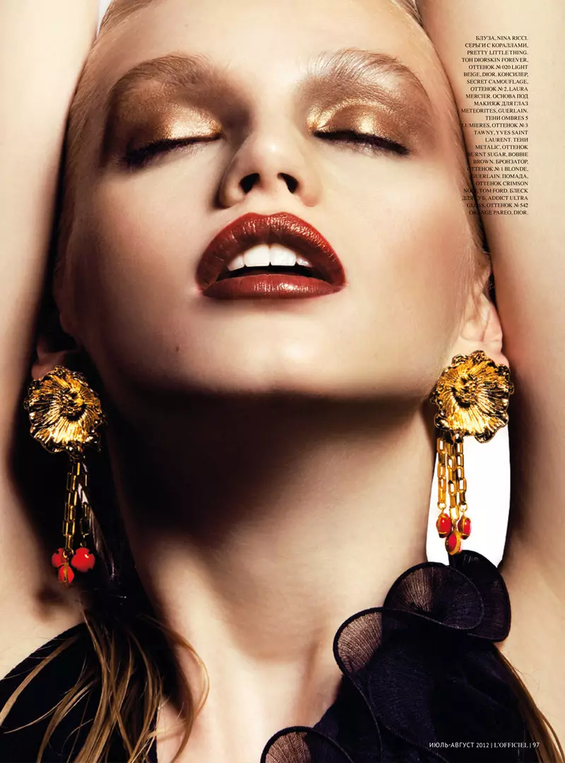 Diana Farkhullina Goes High Gloss pikeun Kevin Sinclair's L'Officiel Ukraina Juli Shoot