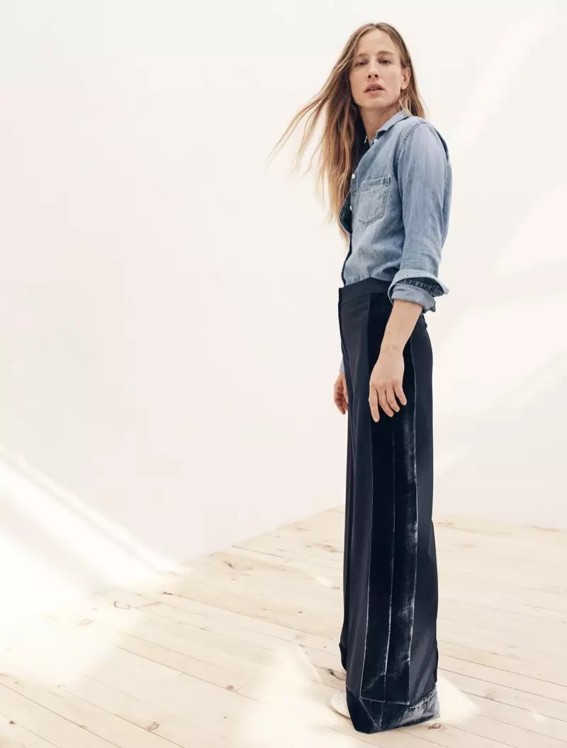 J. Crew Everyday Chambray Shirt, J. Crew Collection Celana Wide-Leg dari Velvet dan Tretorn Canvas T56 Sneakers