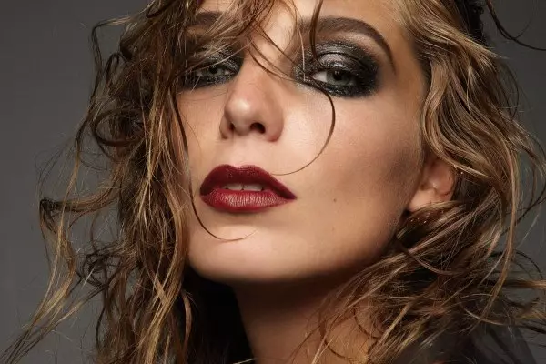 Daria Werbowy oleh Dusan Reljin untuk Elle France