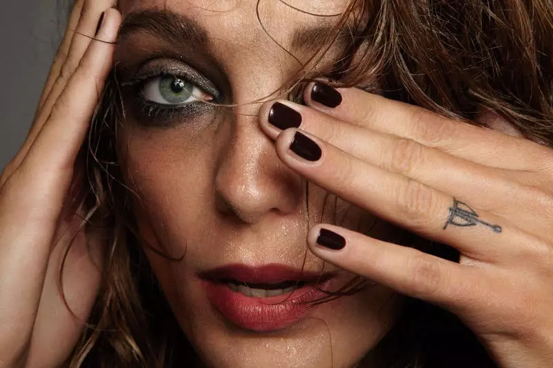 Daria Werbowy โดย Dusan Reljin สำหรับ Elle France