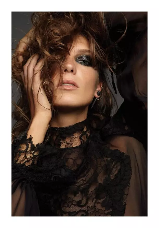 Daria Werbowy door Dusan Reljin voor Elle France