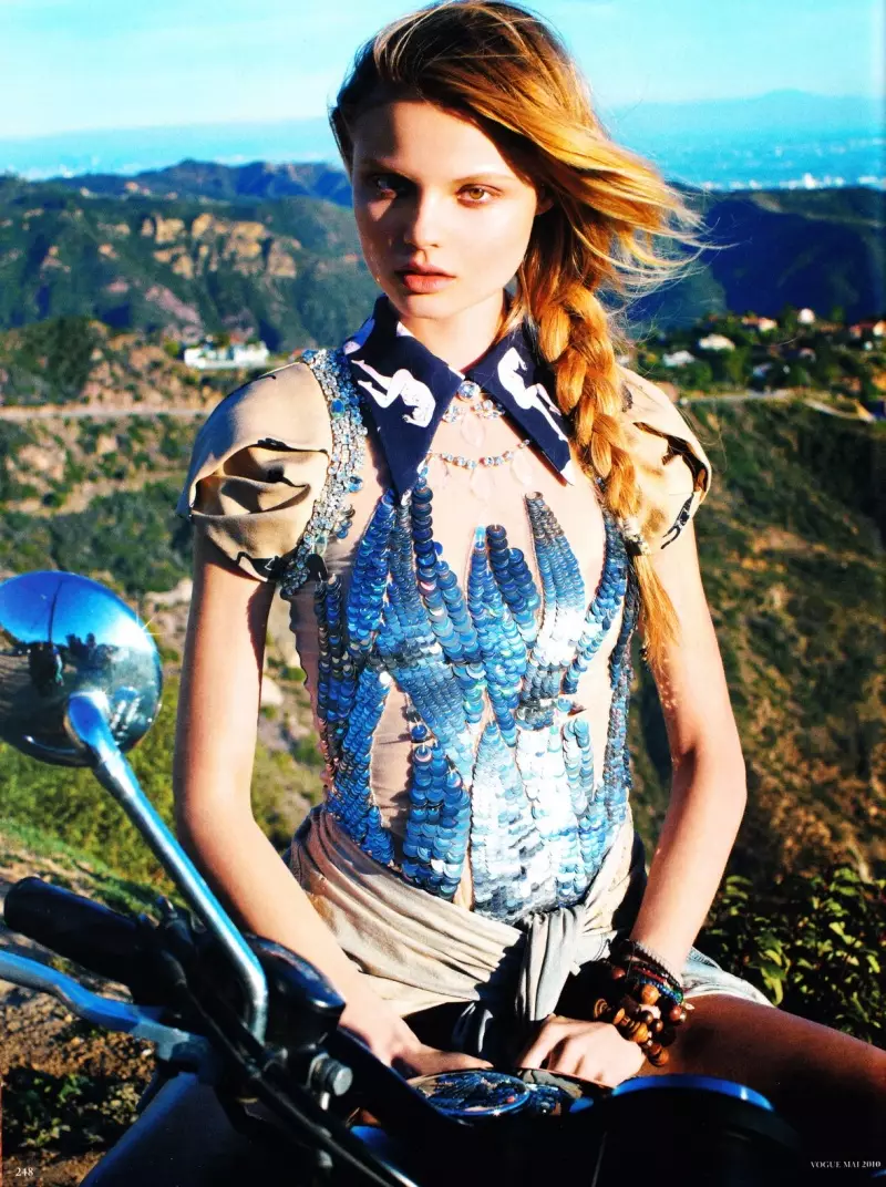 Magdalena Frackowiak by Horst Diekgerdes | Vogue Jeremane ka May 2010