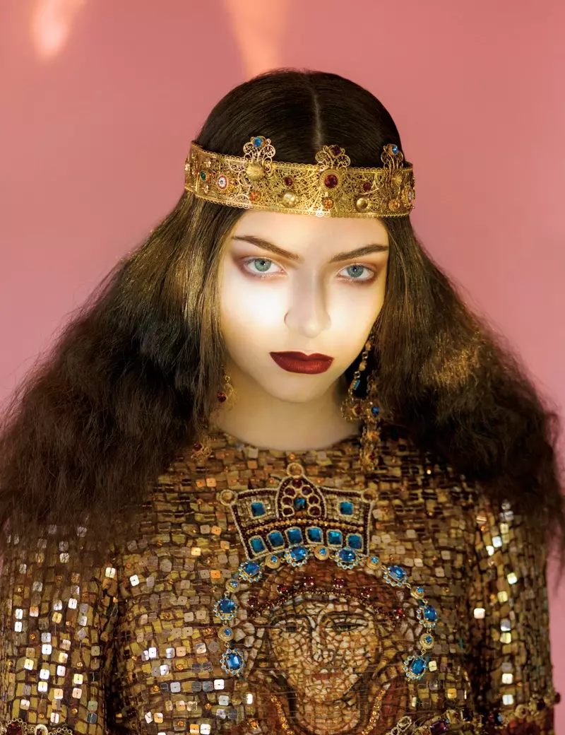 Lorde Looks Like Royalty para sa The Wild Magazine nina Stevie at Mada