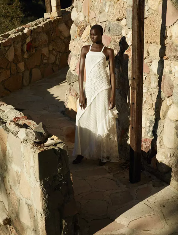 Ataui Deng por Mark Segal para Bergdorf Goodman Primavera 2011