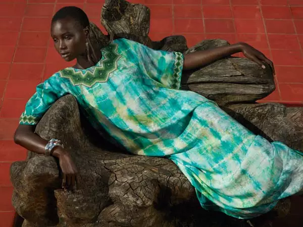 Bergdorf Goodman Spring 2011 အတွက် Mark Segal မှ Ataui Deng