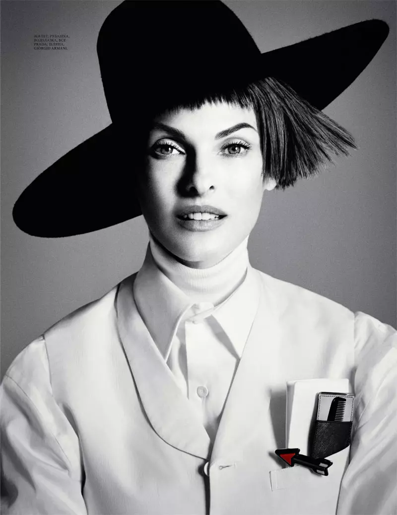 Linda Evangelista Dons Menswear มองหาบทสัมภาษณ์เรื่องปกของรัสเซียในเดือนกันยายน