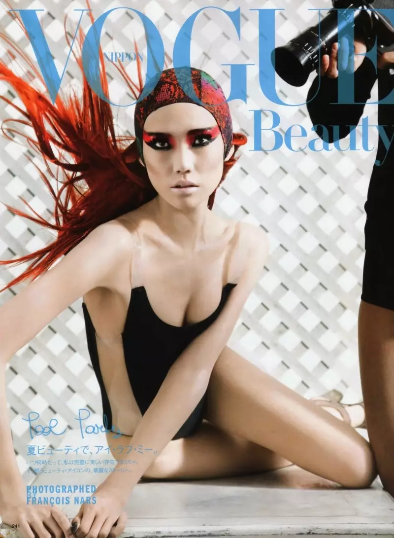 Tao Okamoto av François Nars för Vogue Nippon juni 2010