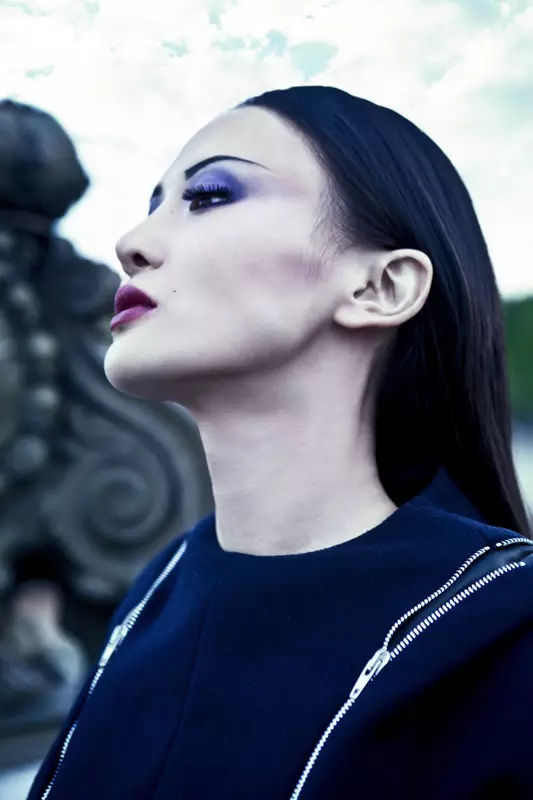 L'Officel China සඳහා Ling Ling Kong is Sleek in Céline for Michelle Du Xuan විසින් සැප්තැම්බර් 2012