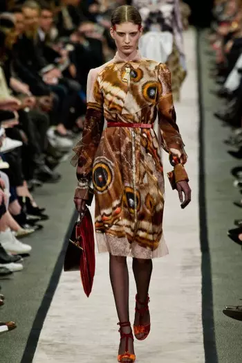 Givenchy ውድቀት / ክረምት 2014 | የፓሪስ ፋሽን ሳምንት