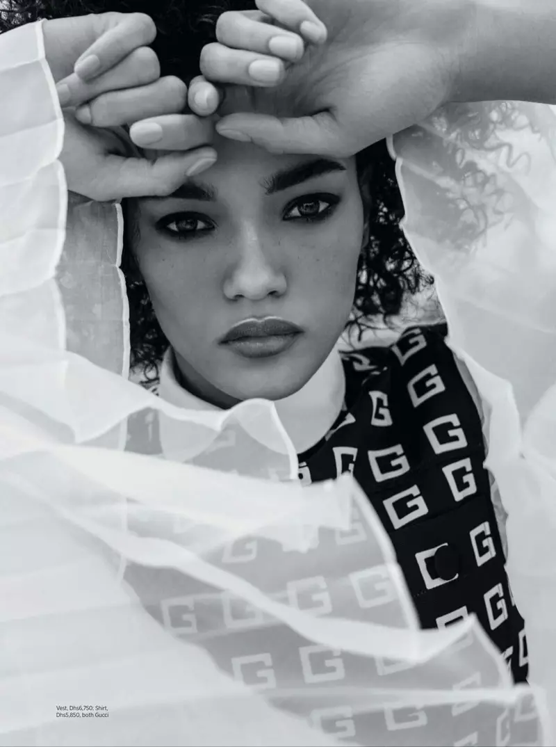 Lameka Fox Model Pakaian Kuasa Moden di Harper's Bazaar Arabia