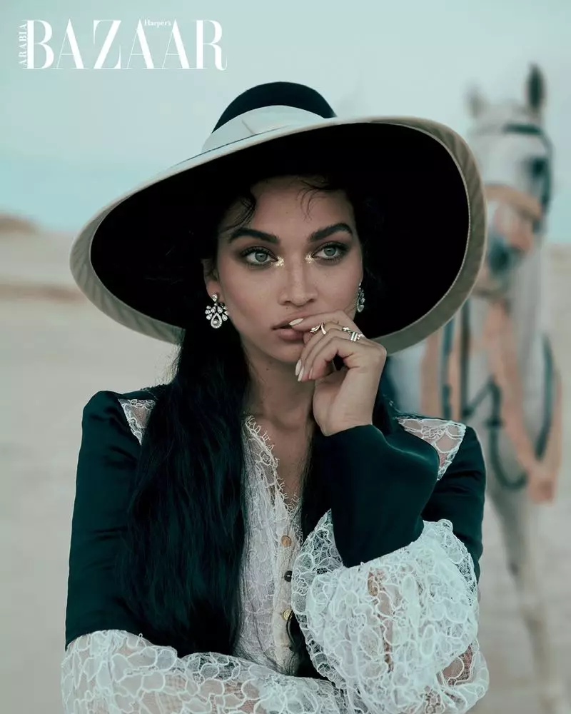 Shanina Shaik es una visión en looks de ensueño para Harper's Bazaar Arabia