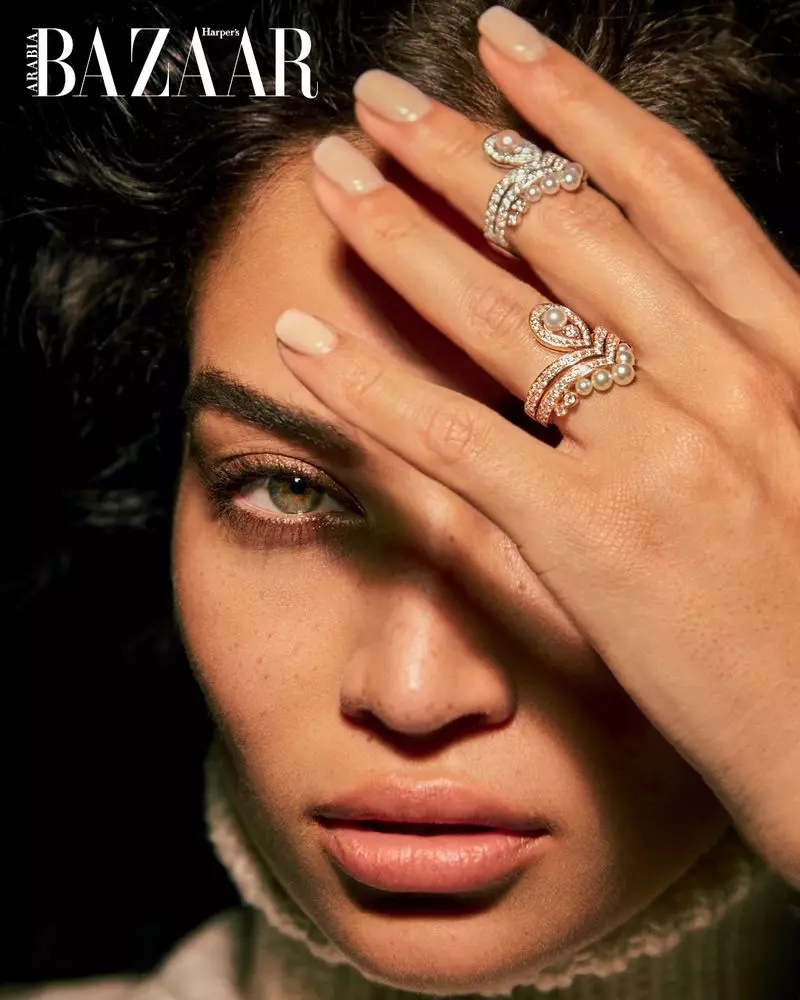 Shanina Shaik Yn Weledigaeth Mewn Breuddwydiol Yn Edrych am Harper's Bazaar Arabia