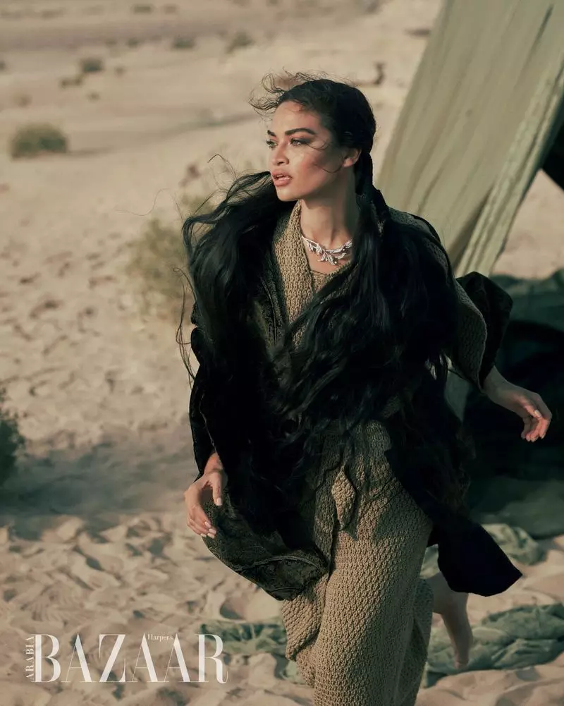 Shanina Shaik es una visión en looks de ensueño para Harper's Bazaar Arabia