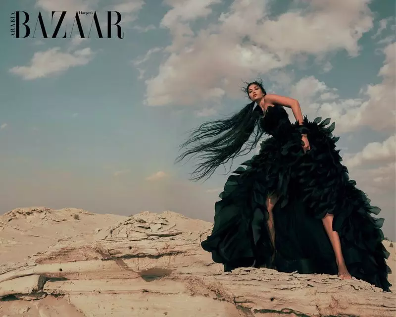 Shanina Shaik Harper's Bazaar Arabiarako Dreamy Looks-en ikuskera bat da