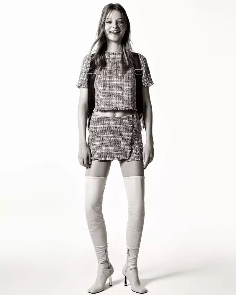 Zara-ն քայքայված վերնաշապիկով և Tweed Skort-ով