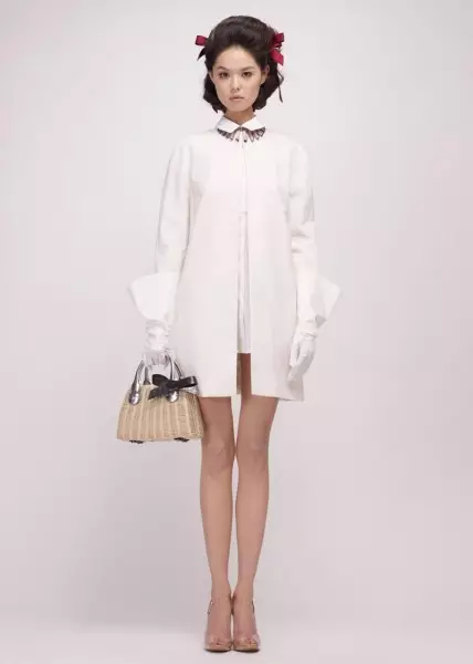 Paule Ka ၏ Spring 2013 Collection သည် ခြောက်ဆယ်ကျော် အခိုက်အတန့်သို့ ရောက်ရှိလာသည်။