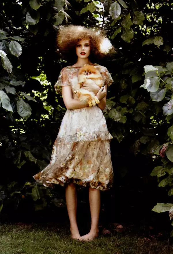 Frida Gustavsson por Patrick Demarchelier em Vale Tudo | Vogue EUA novembro 2010