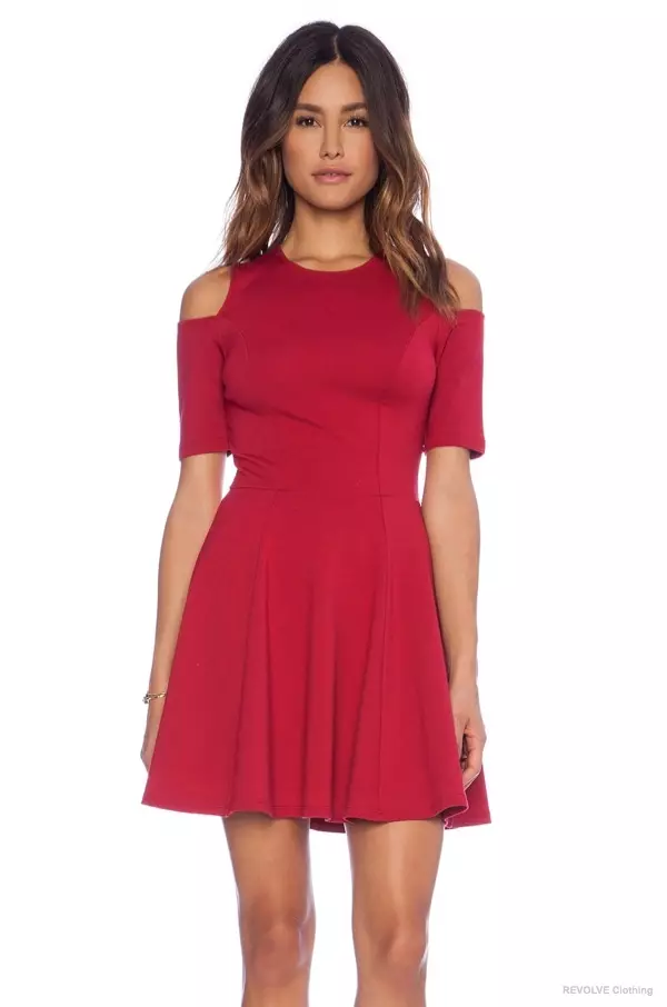 Yim Rau caum Cold Shoulder Dress muaj nyob ntawm REVOLVE Khaub ncaws rau $66.00