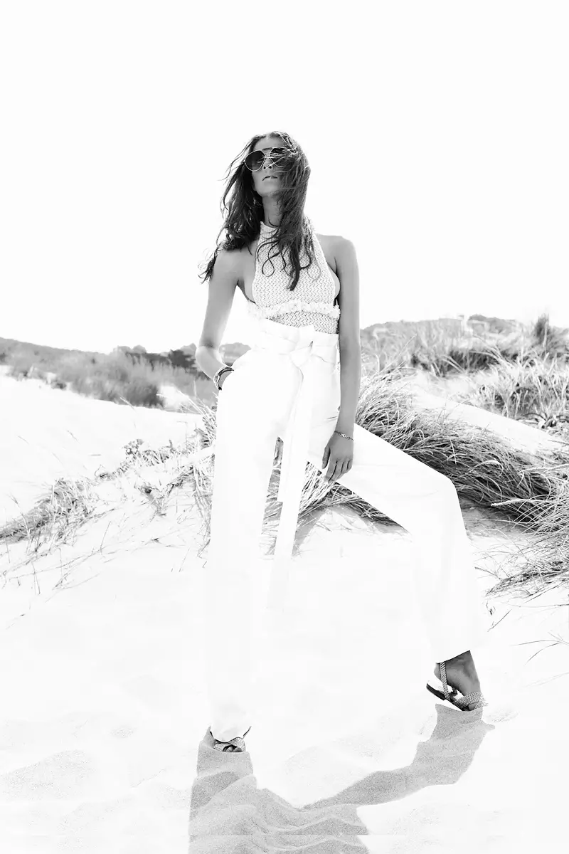 Beach Chic: Anouk de Heer Poses maka Richard Bernardin na Grazia Paris