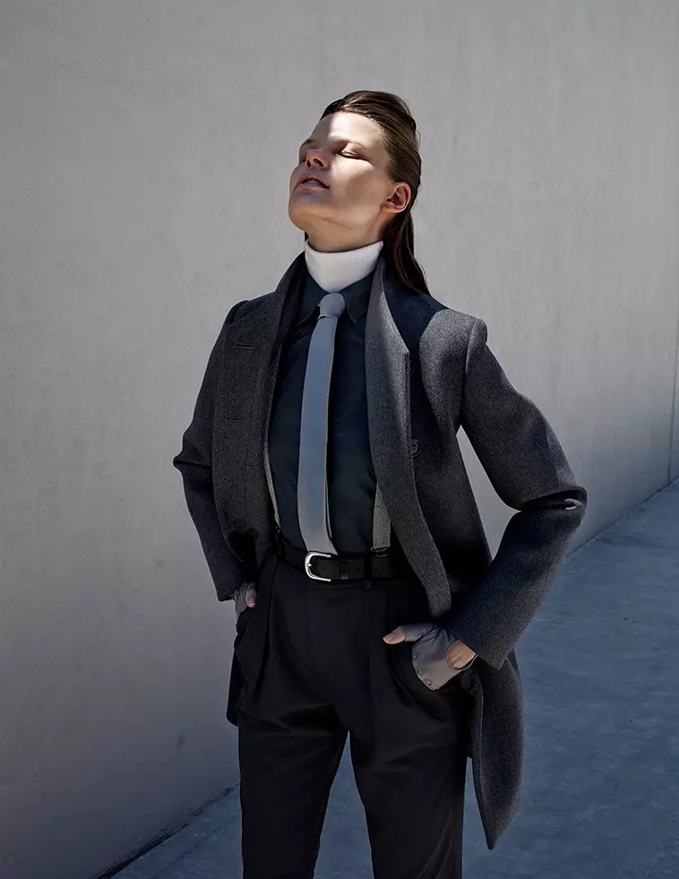 Bekah Jenkins Dons Menswear Enspire Style pou Zoltan Tombor nan Schon