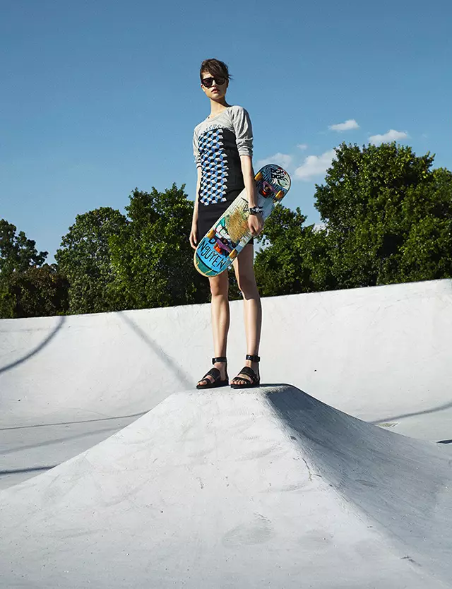 Kate Kondas is een Skater Chick voor Elle Hongarije door Zoltan Tombor