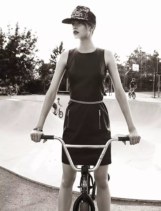 Kate Kondas เป็น Skater Chick สำหรับ Elle Hungary โดย Zoltan Tombor