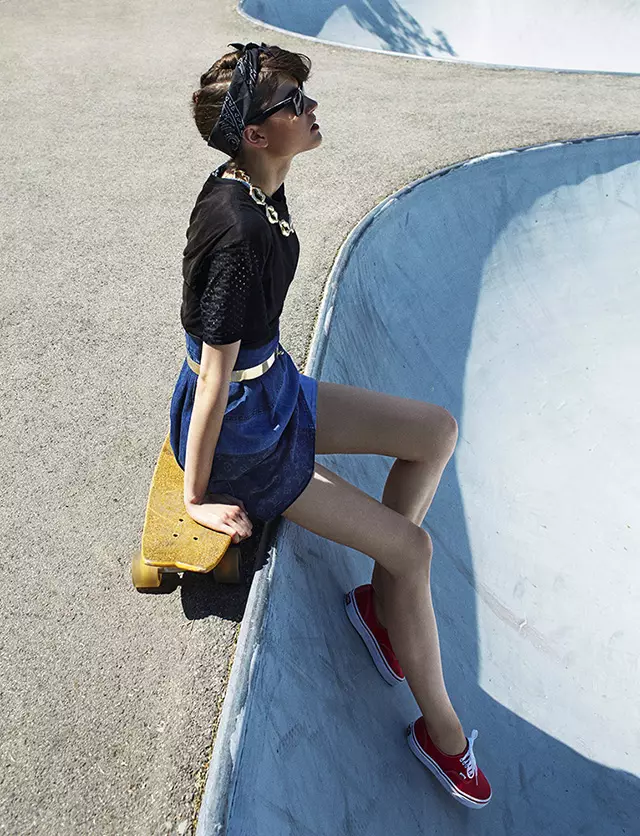 Si Kate Kondas ay isang Skater Chick para kay Elle Hungary ni Zoltan Tombor