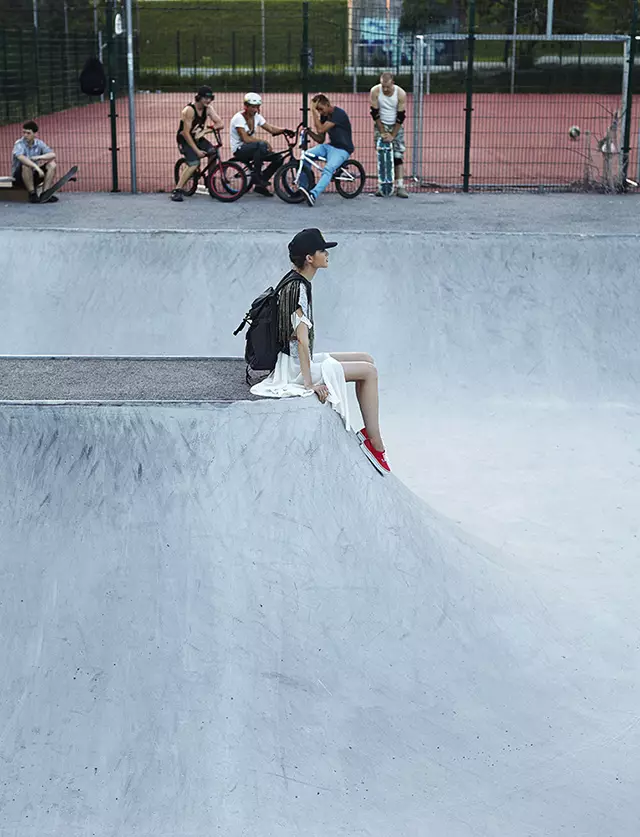 Kate Kondas és una patinadora per a Elle Hungary de Zoltan Tombor