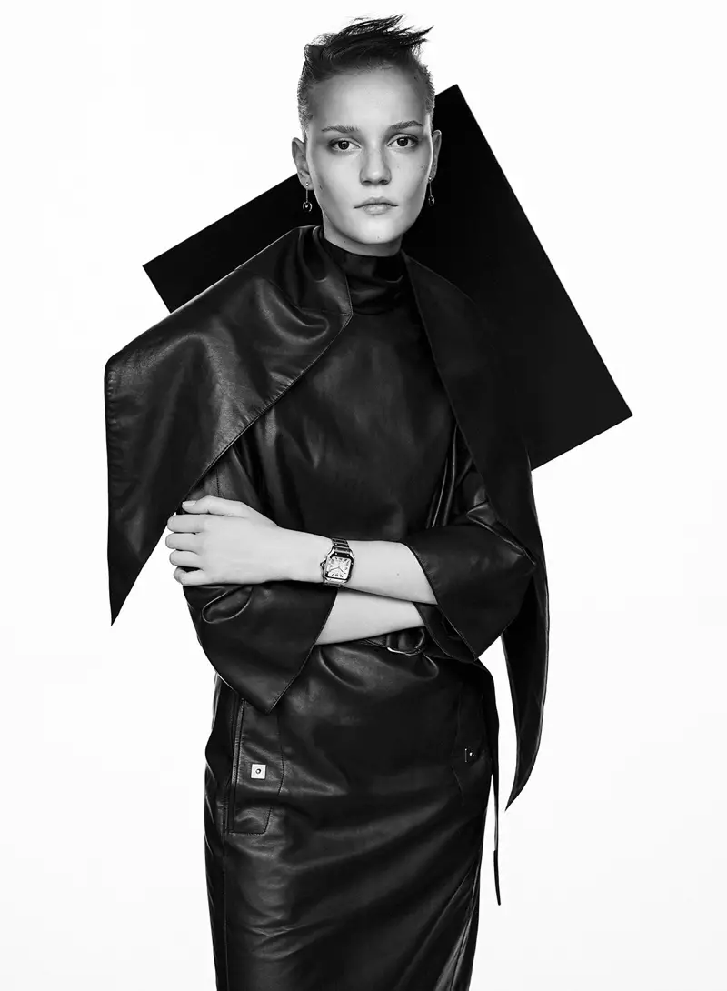 Lina Hoss Models Sleek ຊອກຫາສໍາລັບ Harper's Bazaar Netherlands