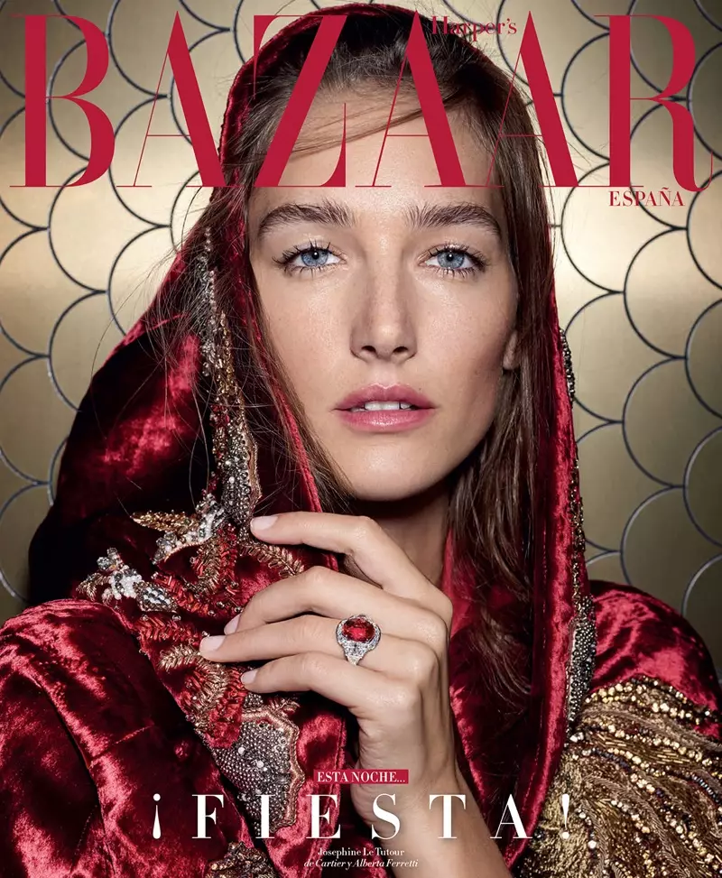 Josephine Le Tutour는 Harper's Bazaar Spain을 위해 파티 준비가 된 모습으로 포즈를 취합니다.