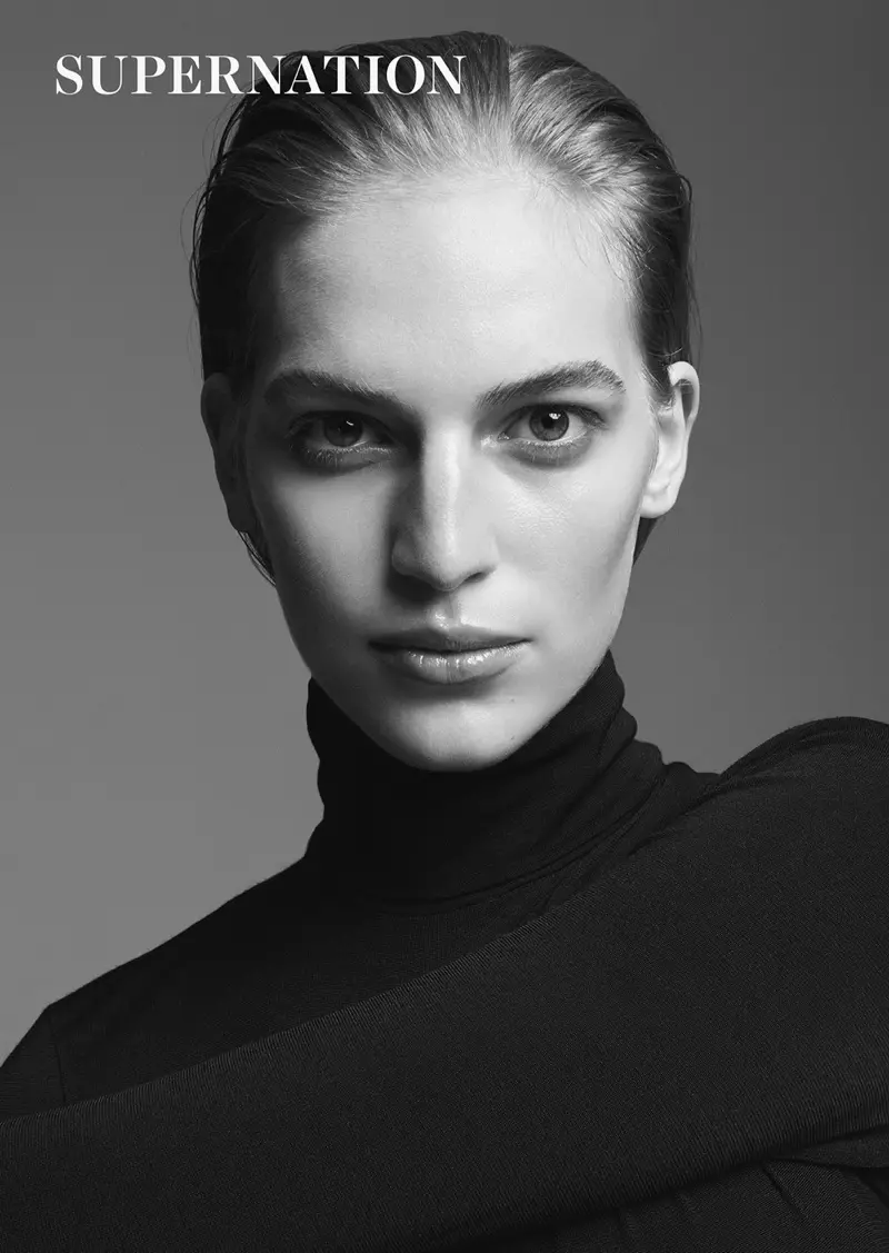 Vanessa Axente modelira minimalni stil za Supernation #1 autora Zoltana Tombora