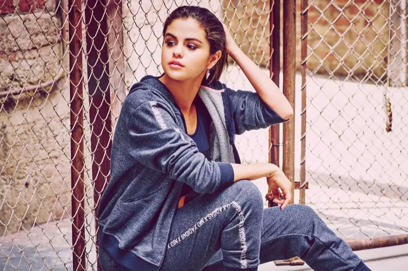 Selena Gomez เป็นสปอร์ตชิคใน adidas NEO Shoot