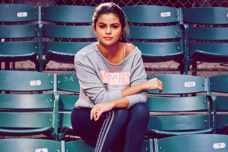 Selena Gomez គឺជា Sporty Chic នៅក្នុង adidas NEO Shoot