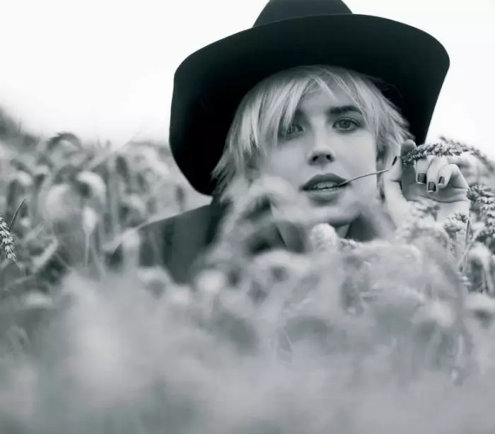 Agyness Deyn oleh Ben Weller untuk Twin #5