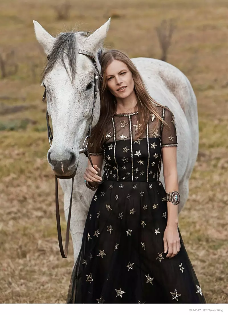 emma-balfour-horse-fashion-shoot-04