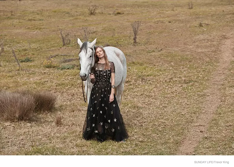 emma-balfour-horse-fashion-shoot-05