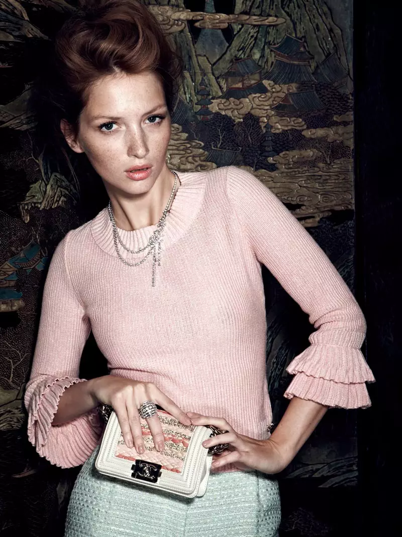 D'Martina Prekopova blénkt am Chanel fir de Marie Claire Mexiko Shoot vum Santiago Esteban