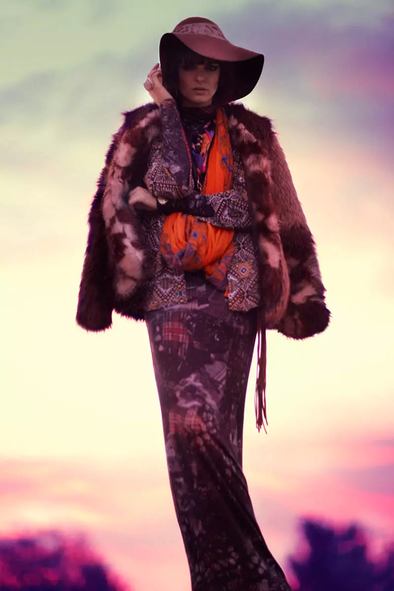 Lauren Switzer 是 Vladimir Martí 為 Marie Claire 拉丁美洲設計的波西米亞時尚