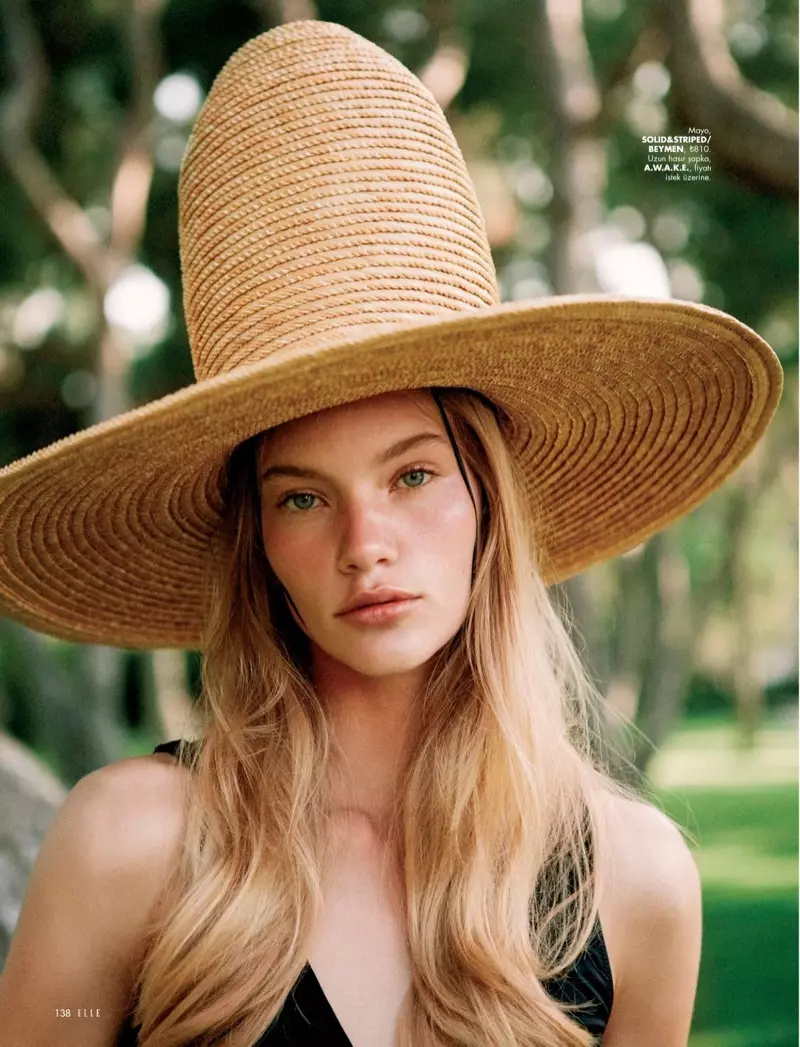 Michela Strate Rules Beach Season mo ELLE Turkey