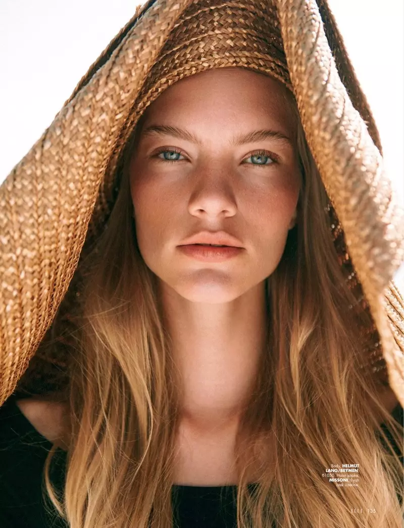 Michela Strate Rules Beach Season para sa ELLE Turkey